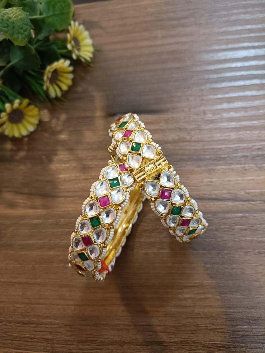 Ishhaara Multicolor Pachi Kundan Kada