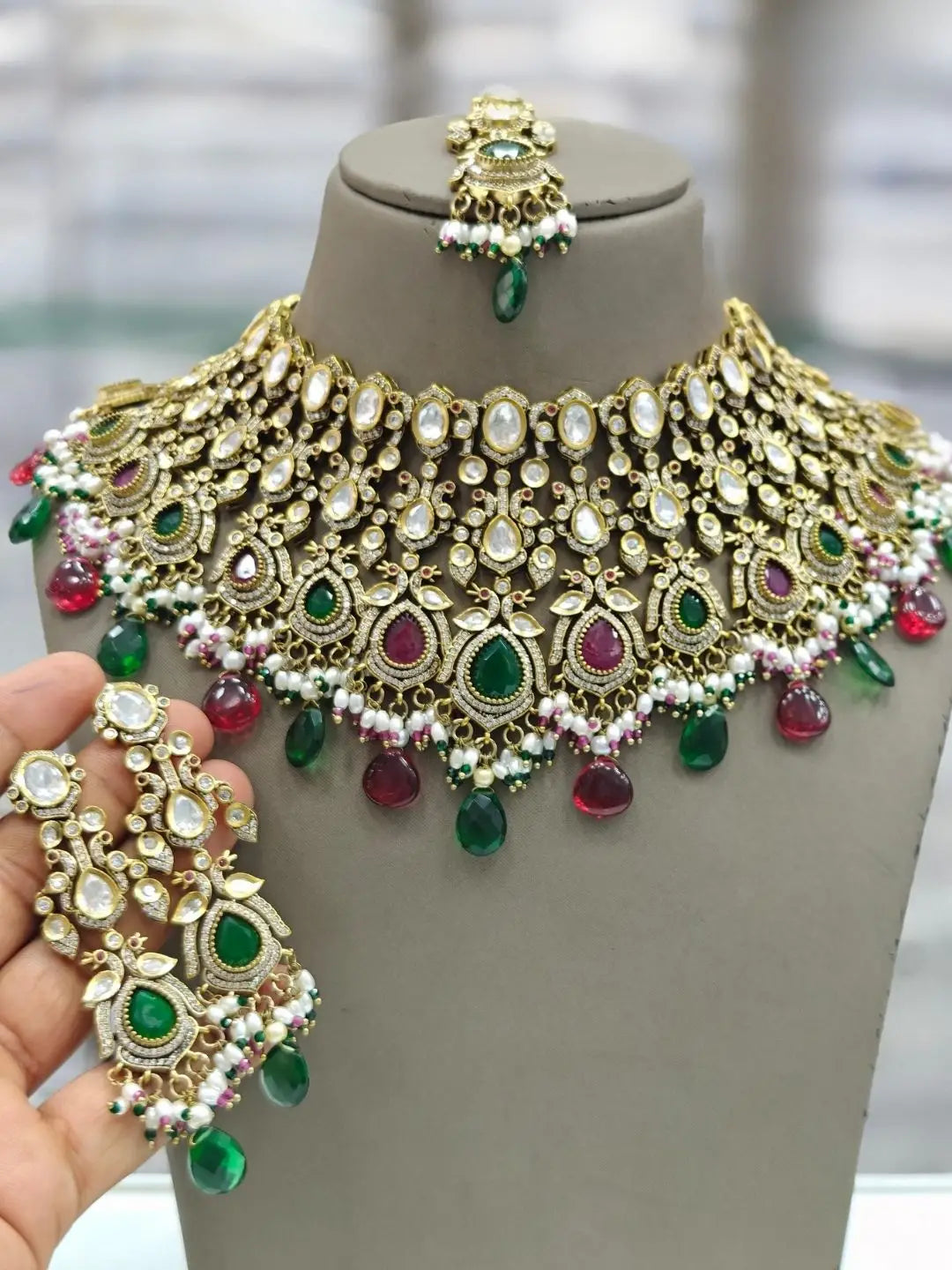 Ishhaara White Victorian Polish With Ad Stones Bridal Choker