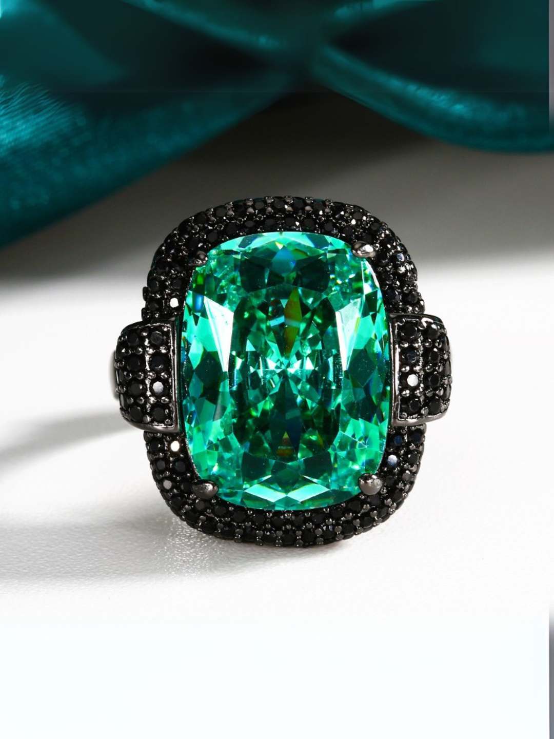 Ishhaara Mystic Emerald Ring