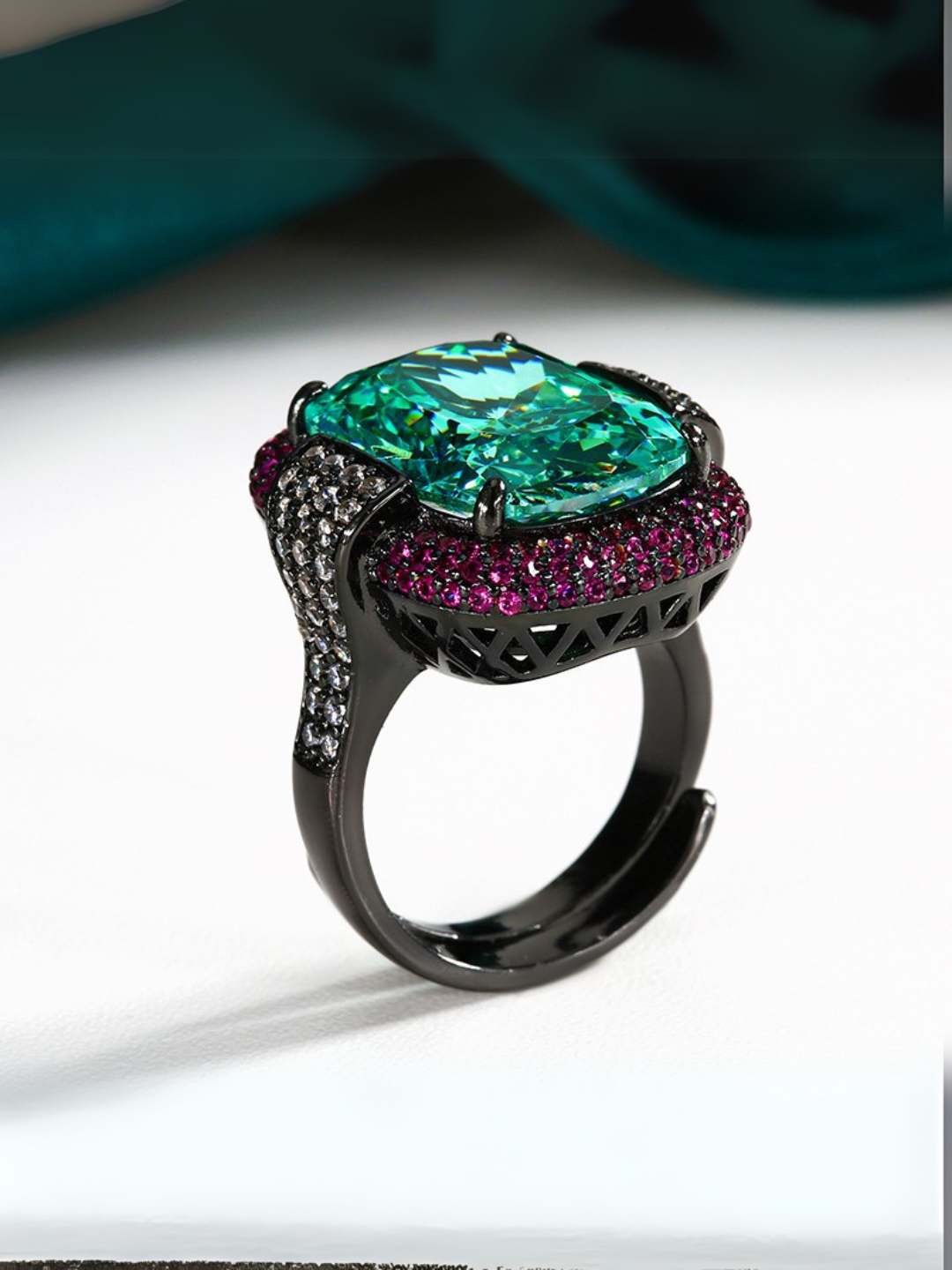Ishhaara Mystic Emerald Ring