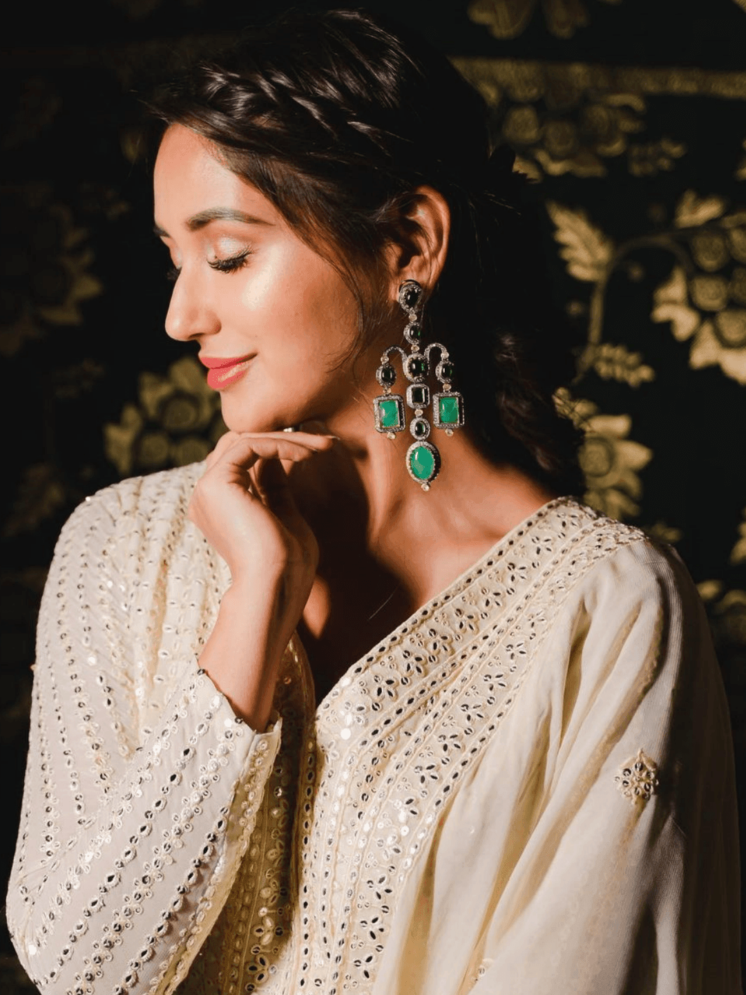 Ishhaara Nikita Dutta In Victorian Emerald Diamond Earring