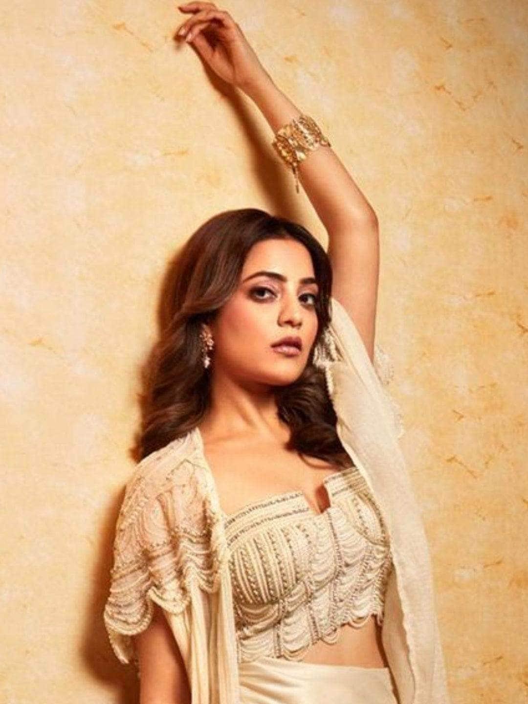 Ishhaara Nisha Aggarwal In Kundan Pearl Choker