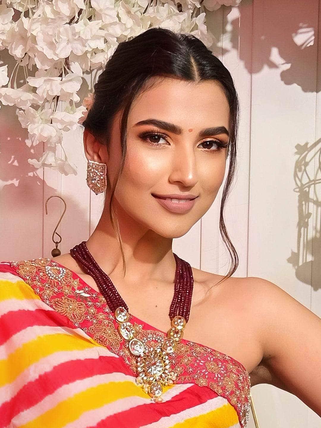 Ishhaara Oval Long Pendant Necklace