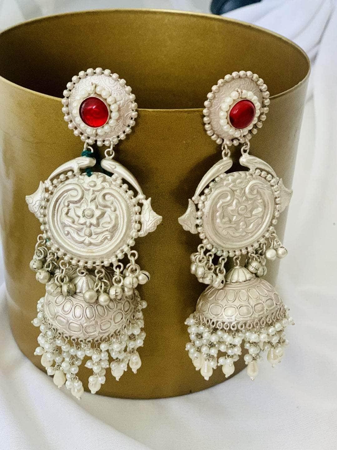Ishhaara Sanjana Sanghi In Oxidised Jhumka Earrings