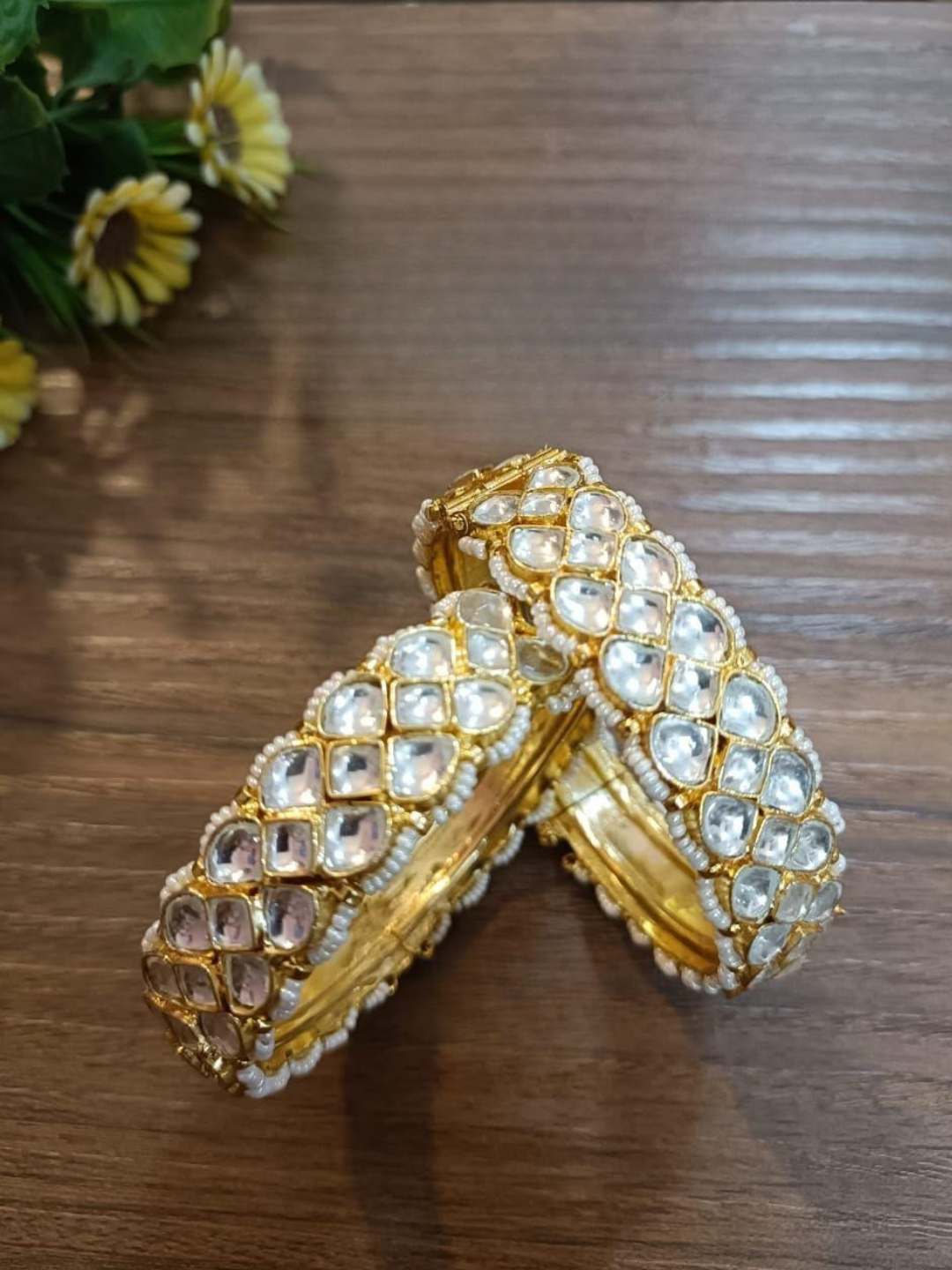 Ishhaara Pachi Kundan Kada