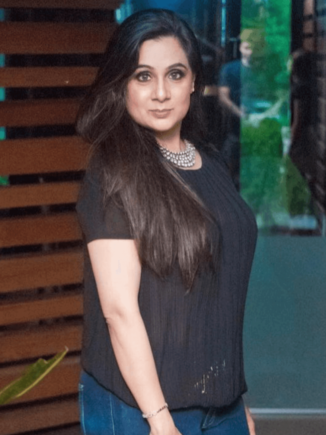 Ishhaara Parul Garg In Diamond Choker With Earring Gold