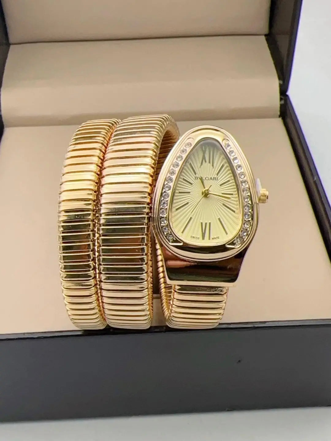 Ishhaara Patterned Dial And Stainless Steel Wrap Around Straps Analogue Watch