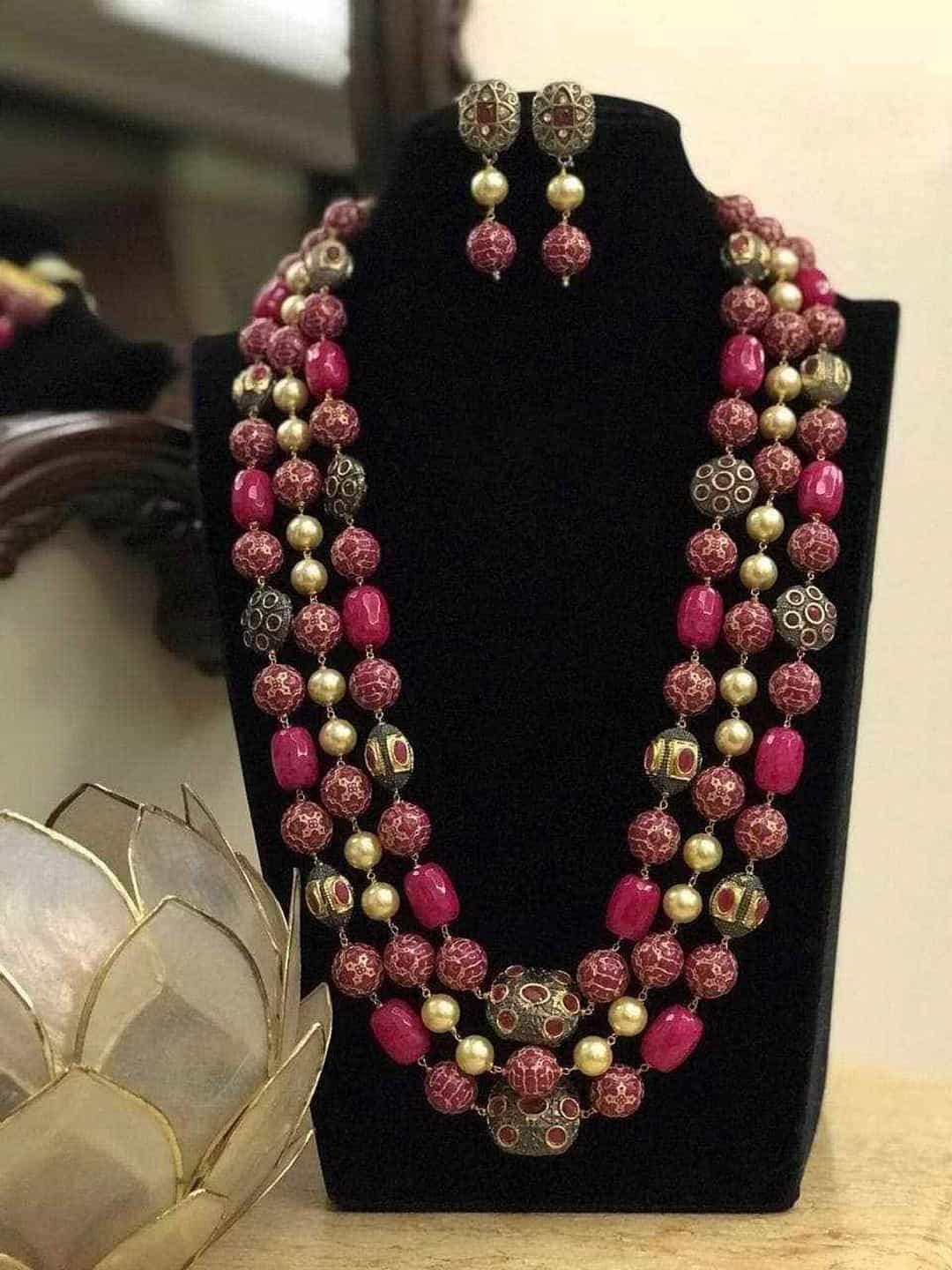 Ishhaara Gunmetal Oval Necklace