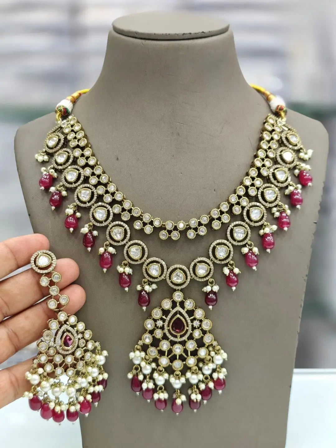 Ishhaara White Simple Victorian Kundan Studded Neckpiece