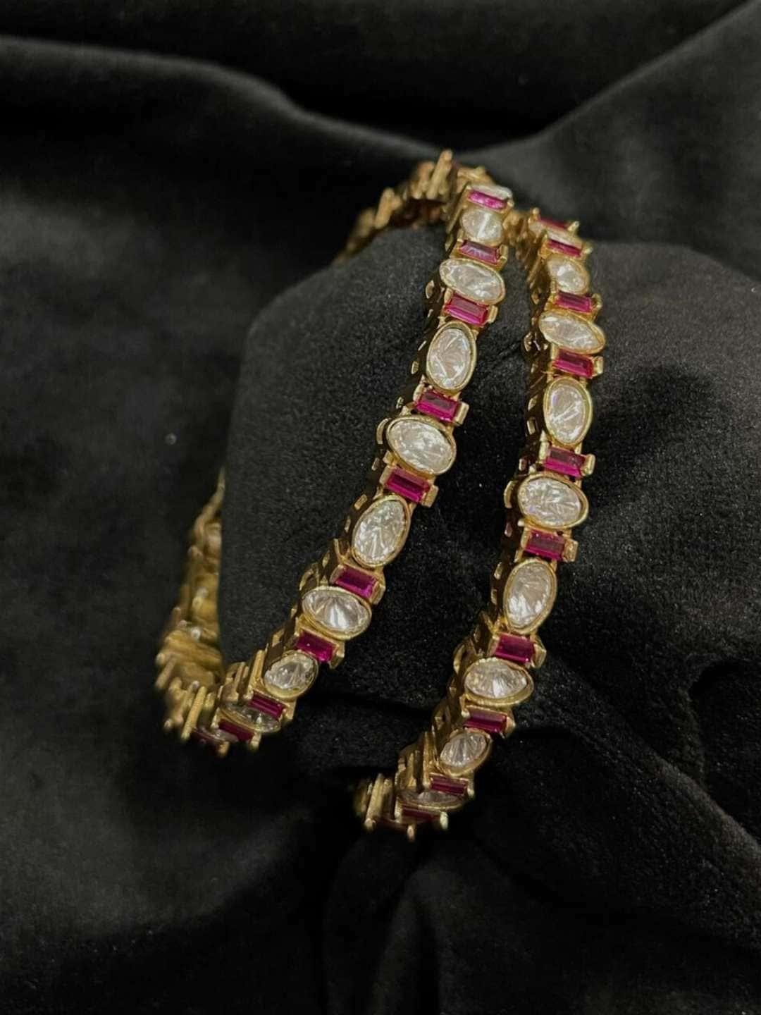 Ishhaara Sapphire Stone And Kundan Bangle