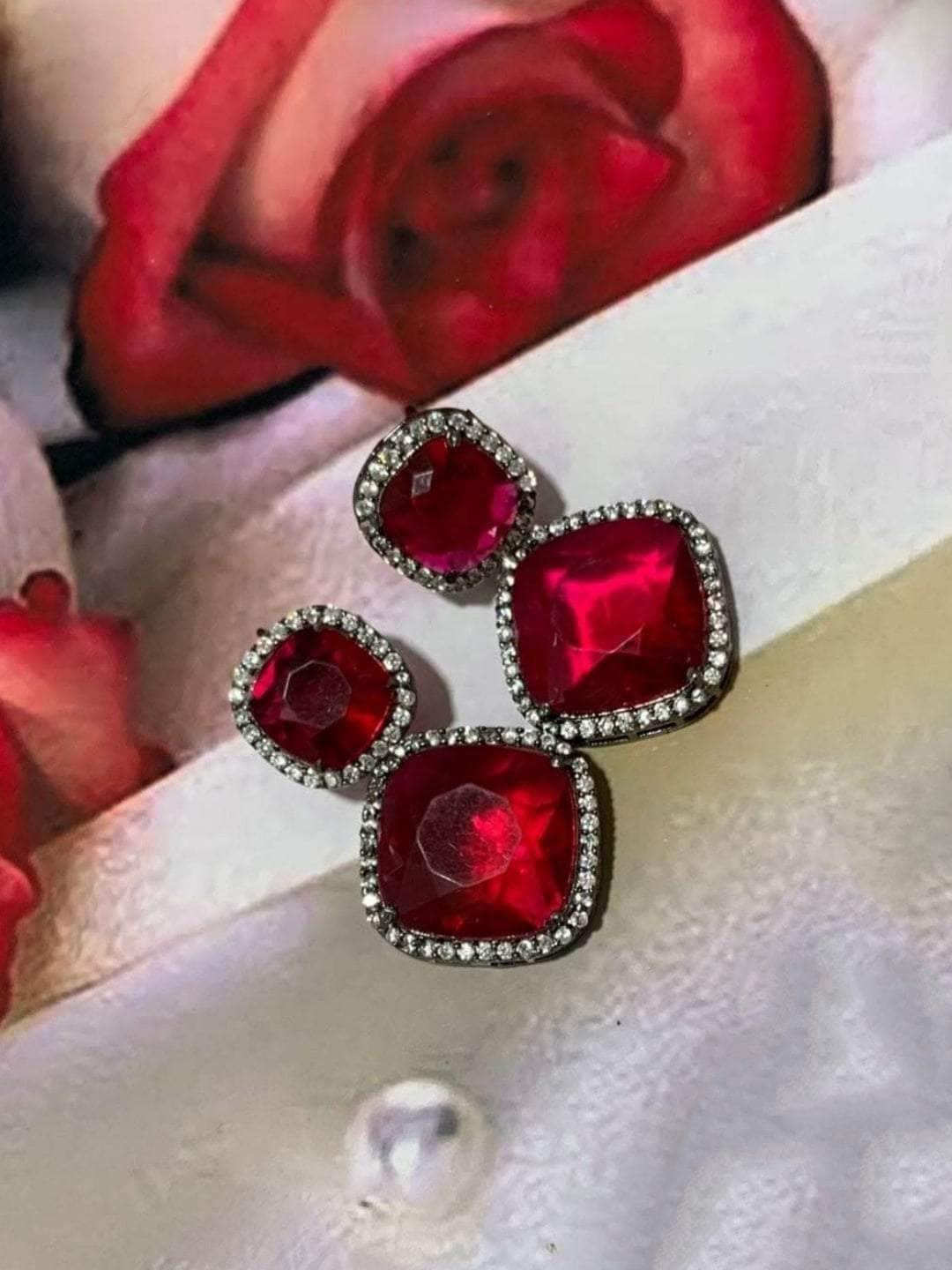 Ishhaara Austere Crystal Stud