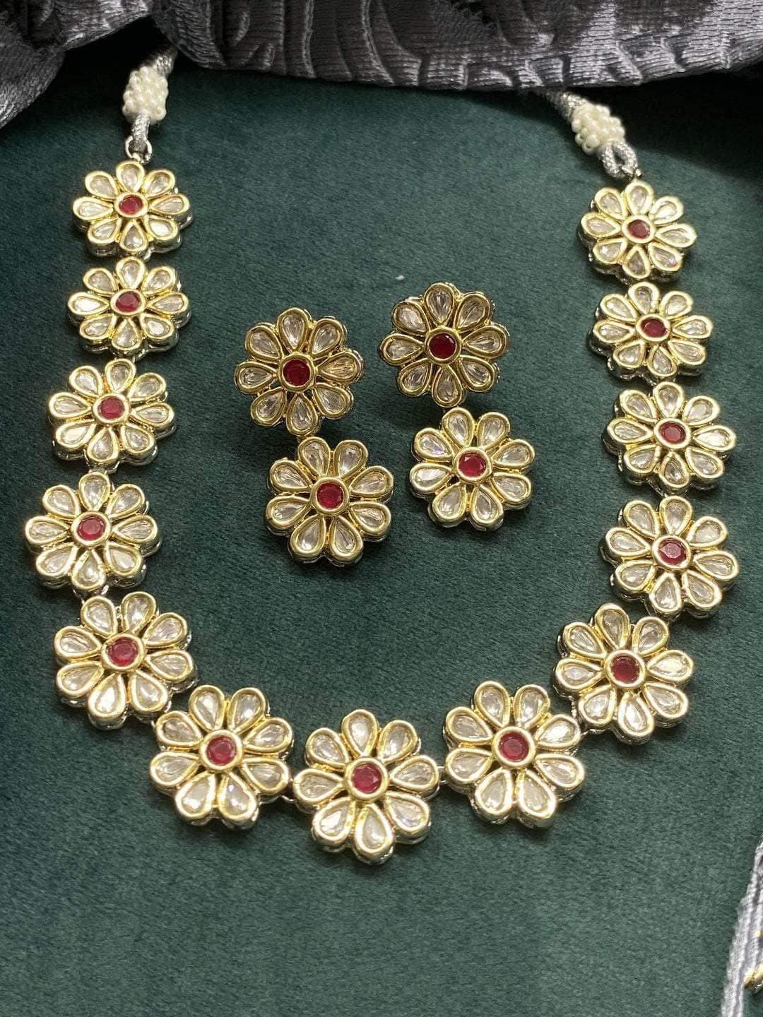 Ishhaara Dreamy Floral Necklace