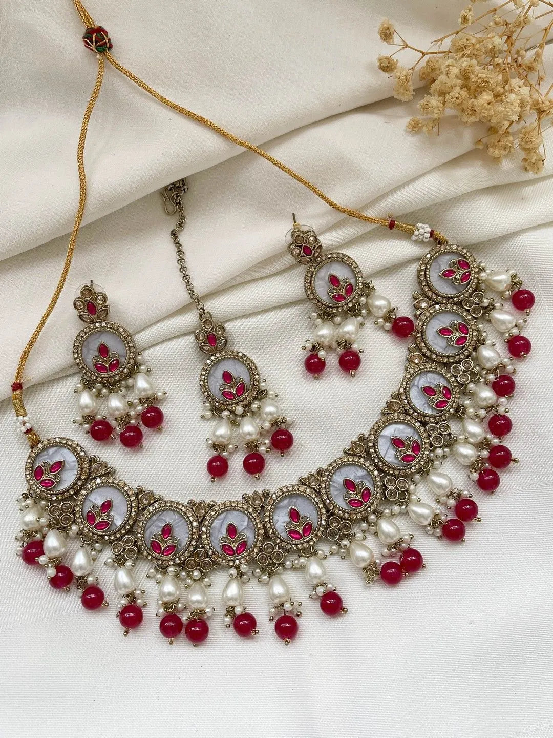 Ishhaara Red Elegant Kundan And Meenakari Choker Necklace