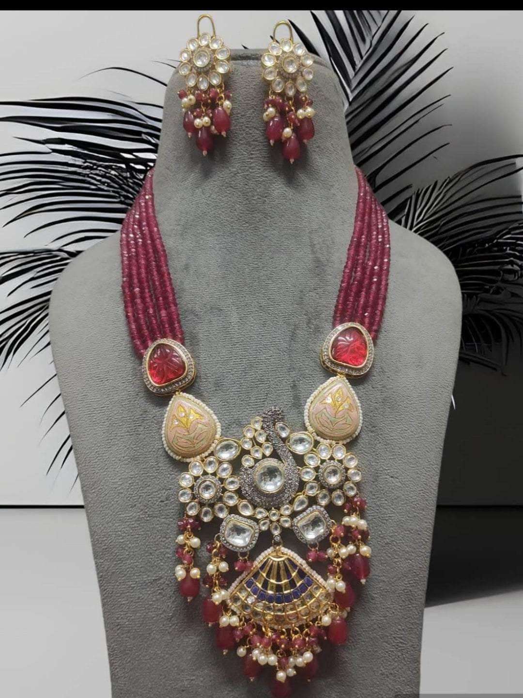 Ishhaara Elegant Vision Pendant Chain