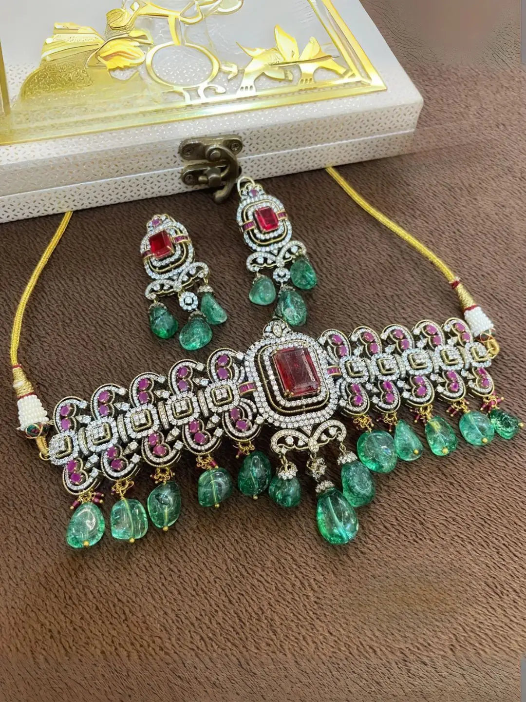 Ishhaara Pink Exclusive Victorian Diamond High Neck Choke