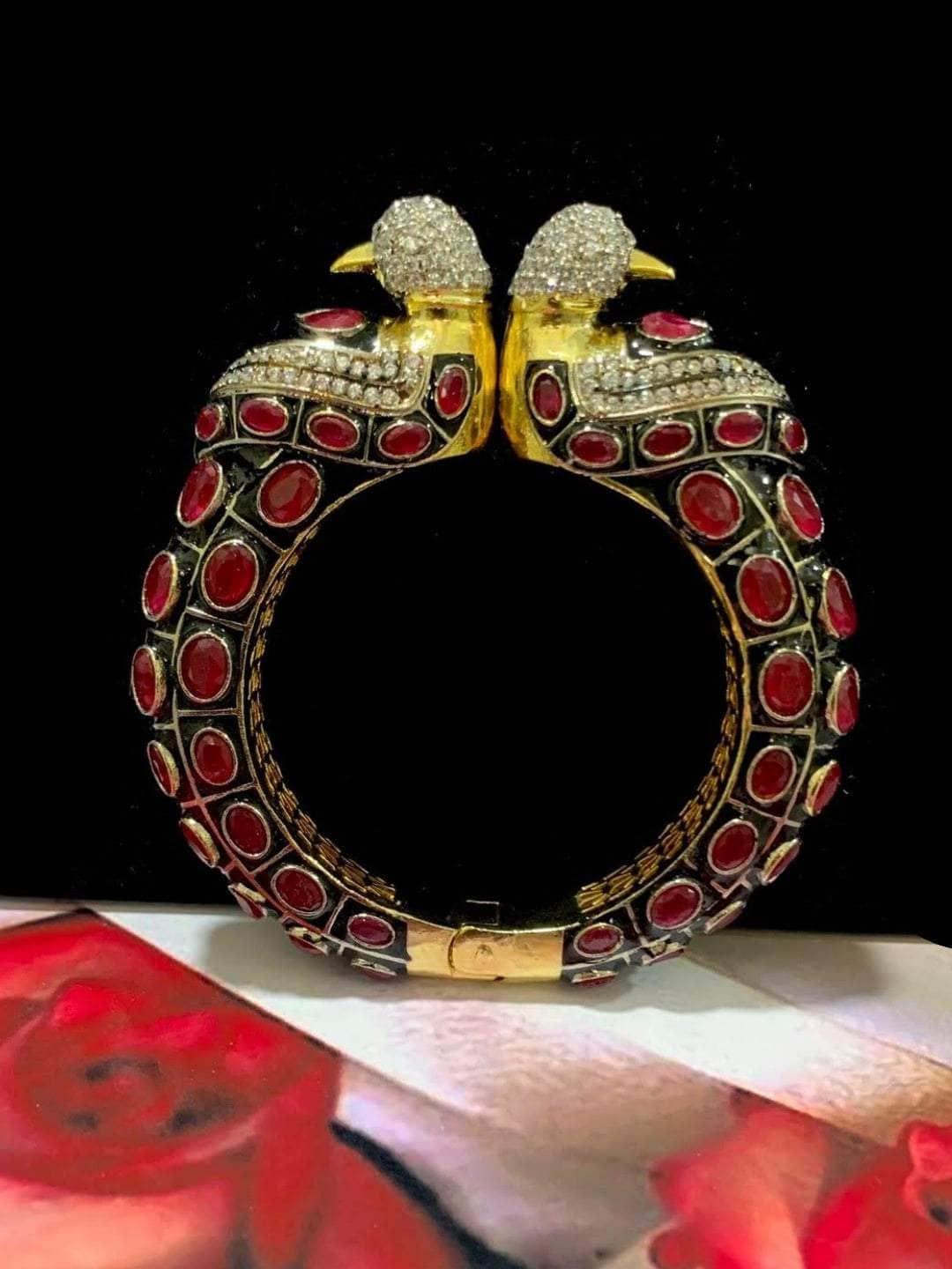 Ishhaara Kili Mugam Handcuff