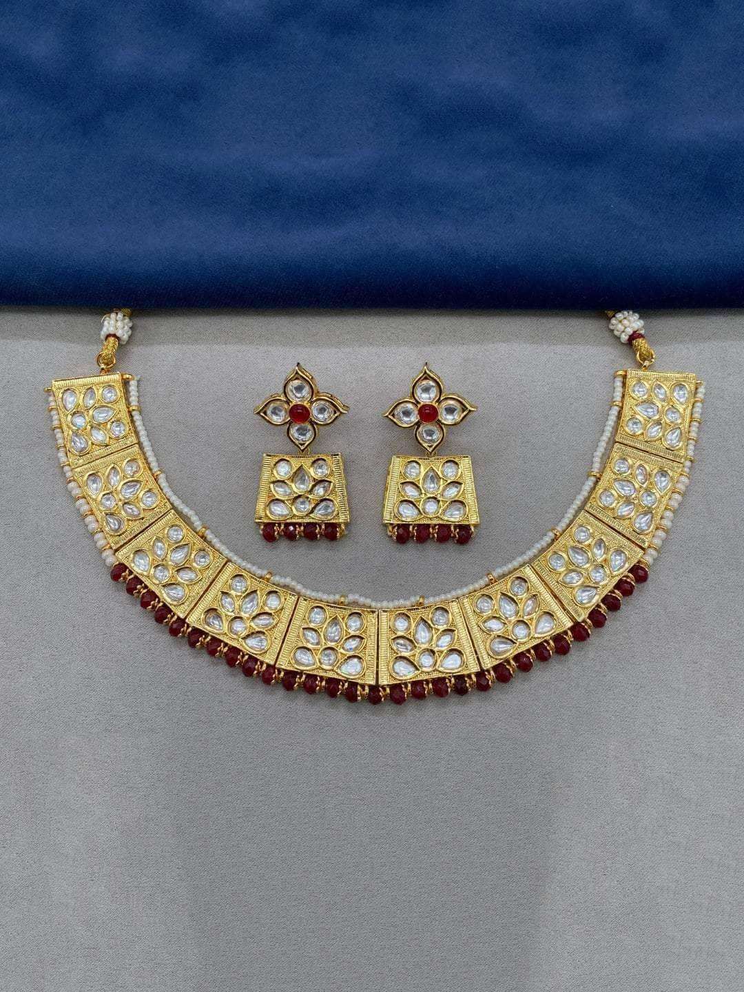 Ishhaara Trapeize Treasure Necklace