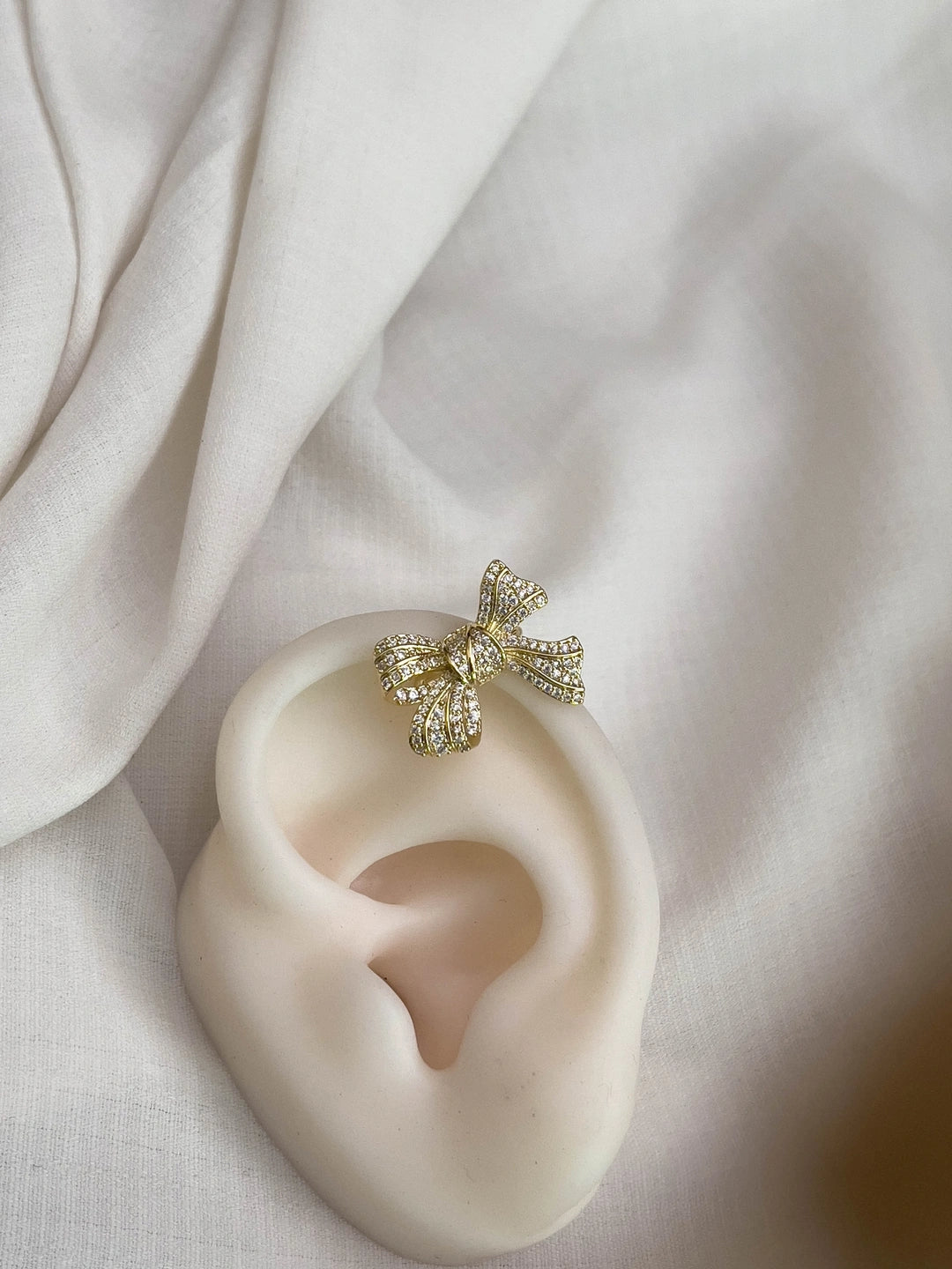 Ishhaara Rhinestone Bow Earcuff Earrings