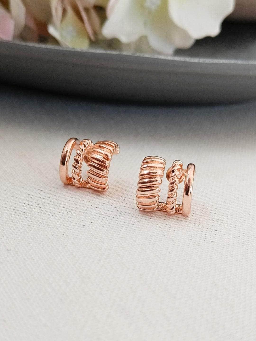 Ishhaara Shriya Saran In 3 Line Twist Stud Earrings