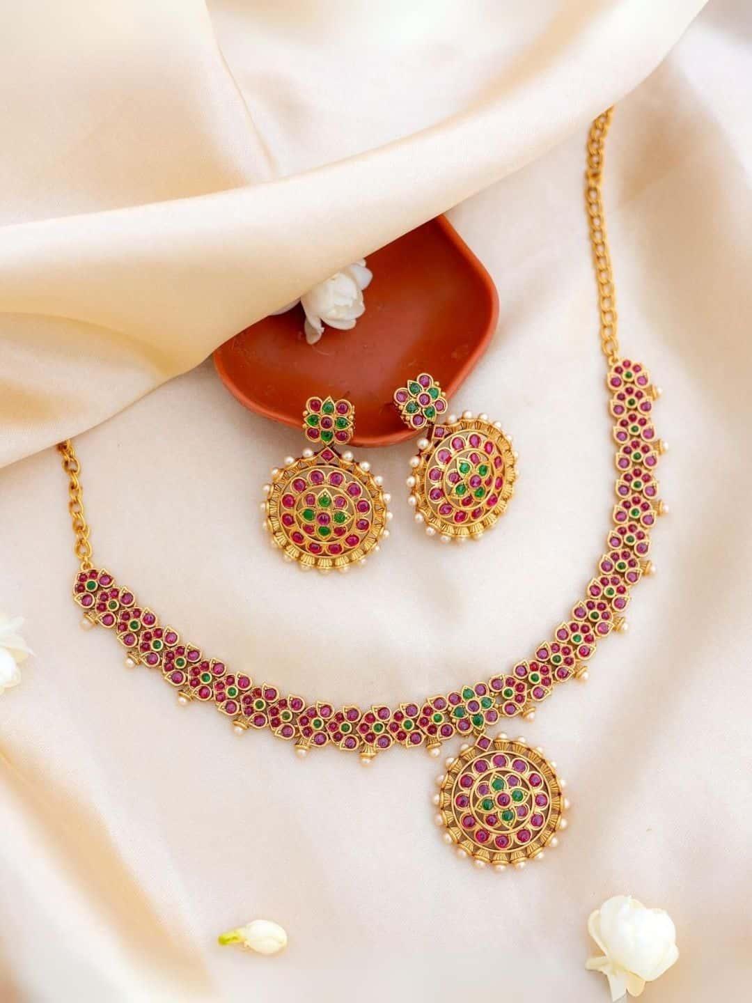 Ishhaara Round Pattern Kemp Bharatham Choker