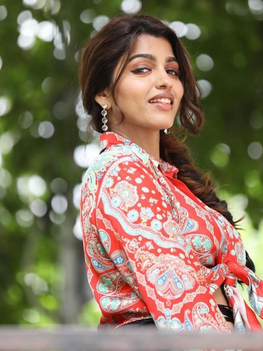 Ishhaara Sai Dhanshika In Embellish Long Earrings Silver