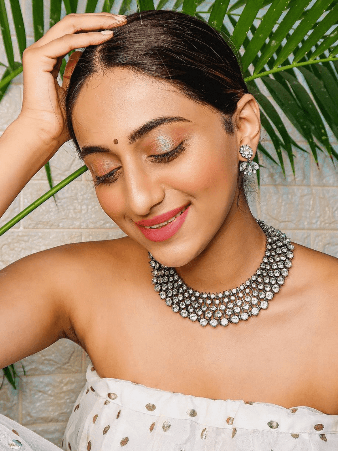 Ishhaara Saili Satwe Rangan In Diamond Choker With Earrings Silver