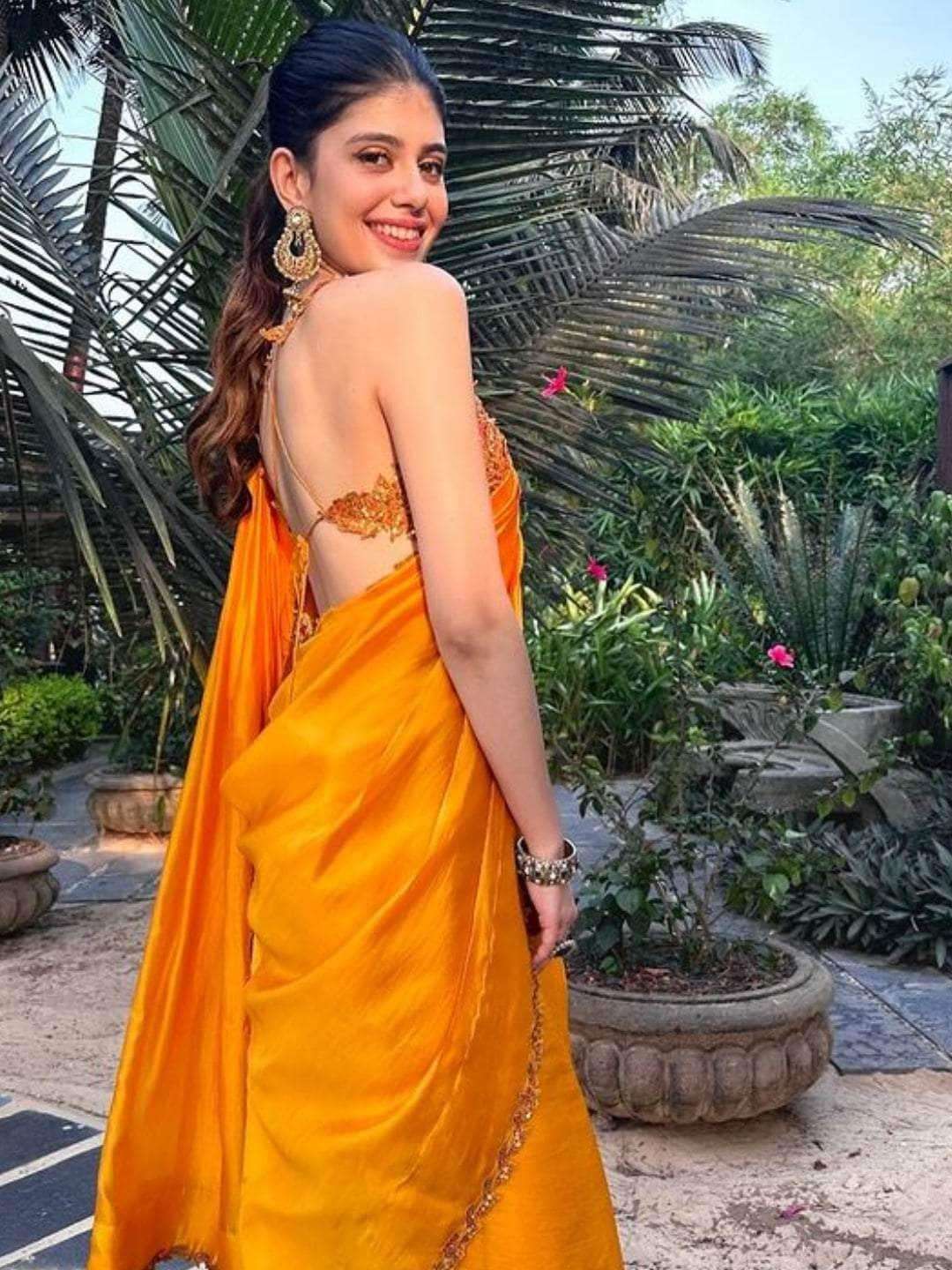 Ishhaara Sanjana Sanghi In Kundan Ruby Ring Green