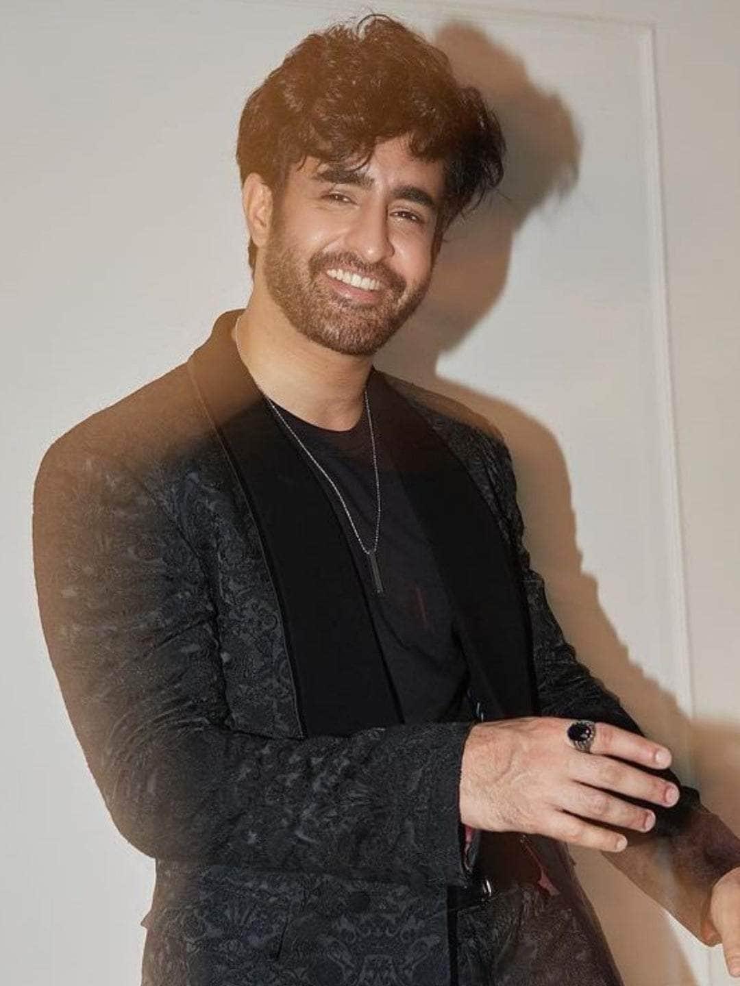 Ishhaara Satyajeet Dubey In Glowy Stainless Steel Ring