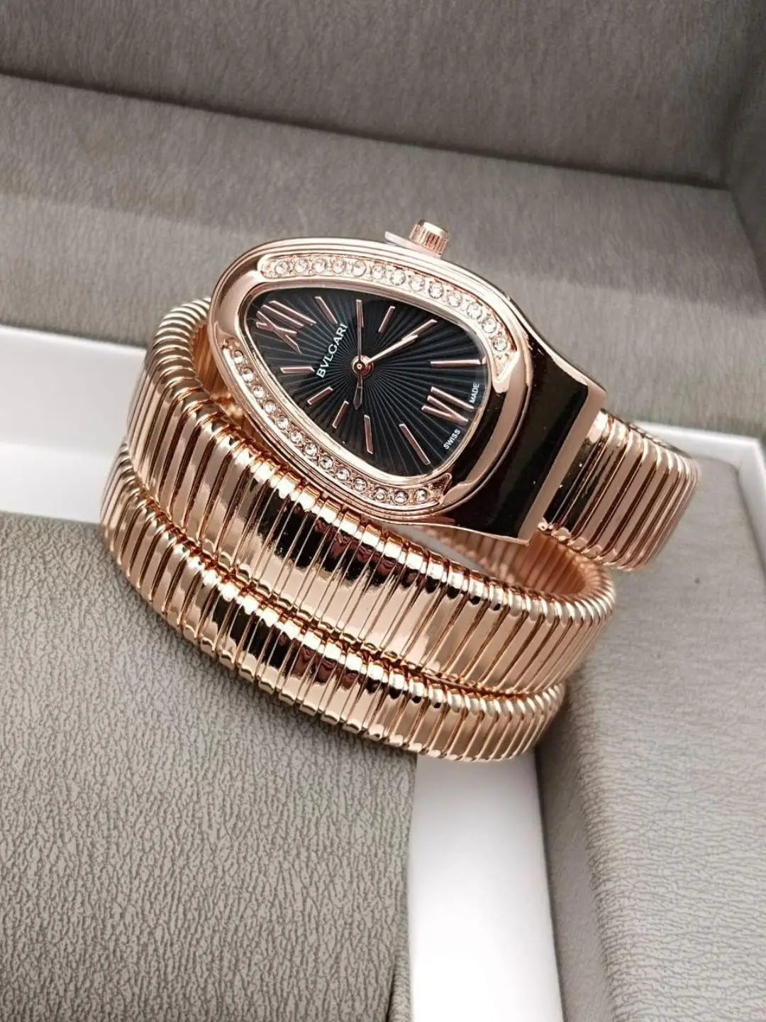 Ishhaara Serpenti Tubogas Watch