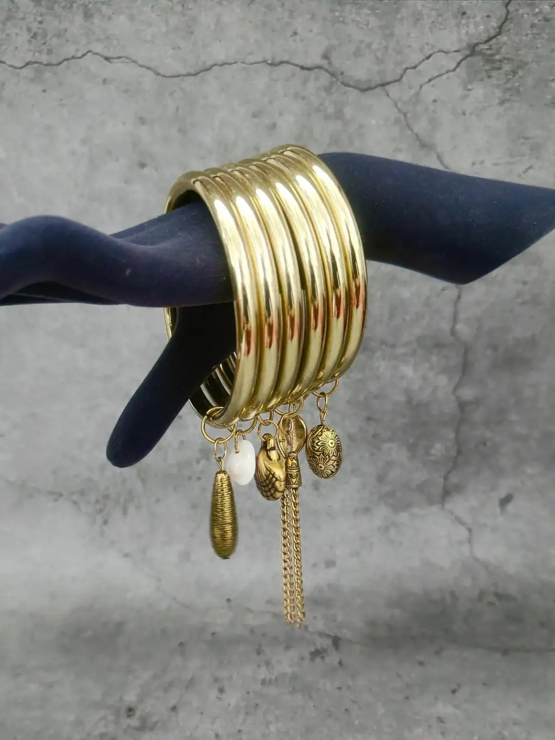 Ishhaara Set Of 6 Charm Bangles