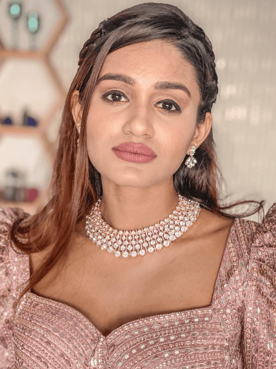 Ishhaara Shabnam Fathima In Diamond Choker With Earring Rose Gold