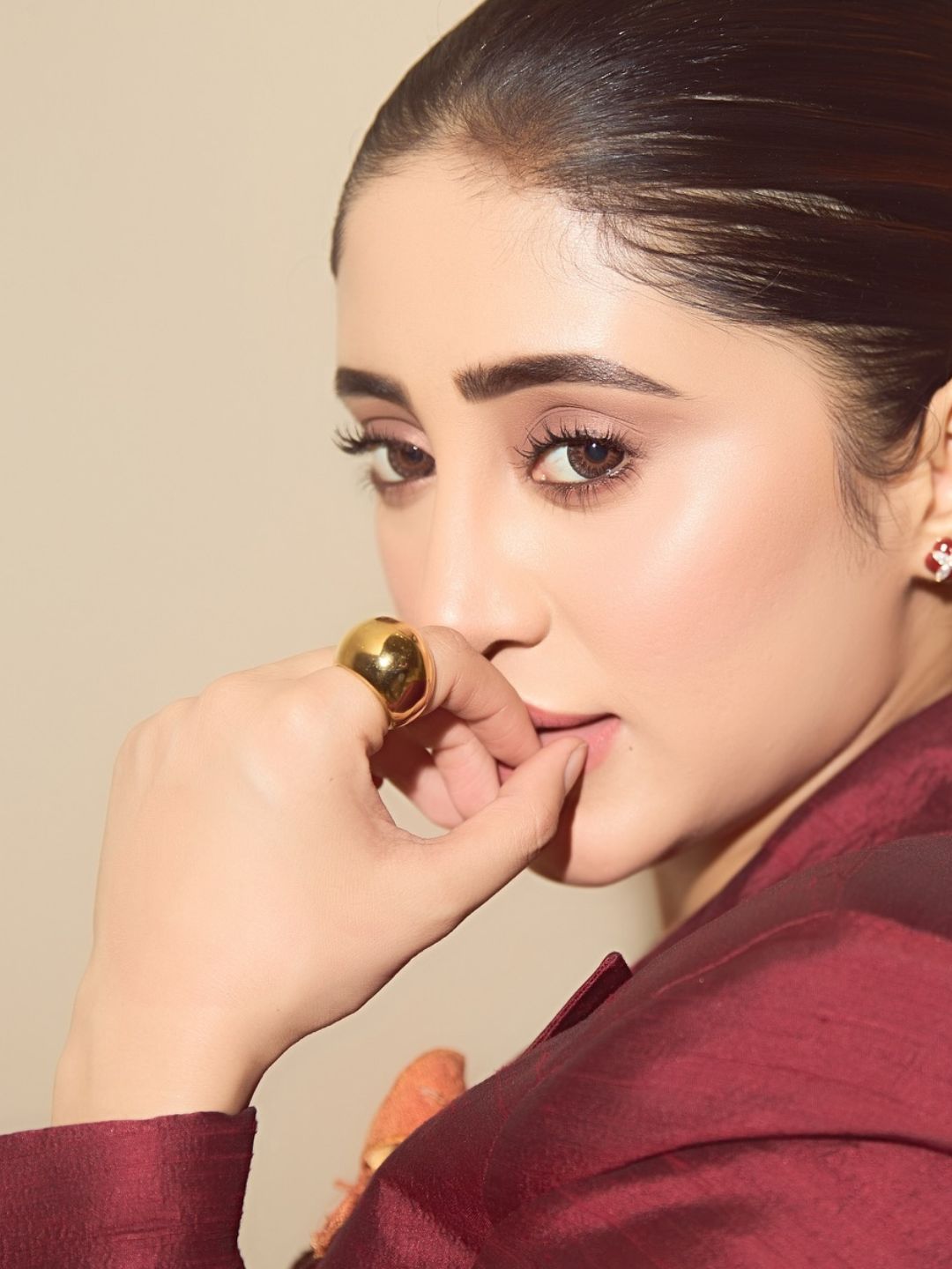 Ishhaara Shivangi Joshi In Polished Dome Ring