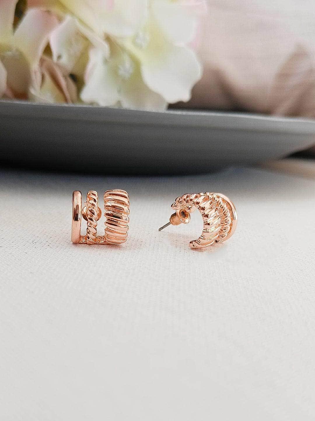 Ishhaara Shriya Saran In 3 Line Twist Stud Earrings