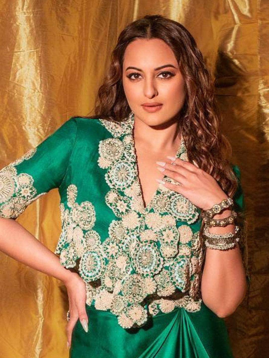 Buy Oxidised Tribal Bangle With Green Stones Online - Ishhaara Buy Oxidised Tribal Bangle With Green Stones Online - Ishhaara