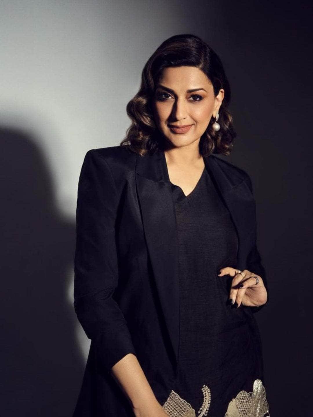 Ishhaara Sonali Bendre In Pearl Drop Earrings