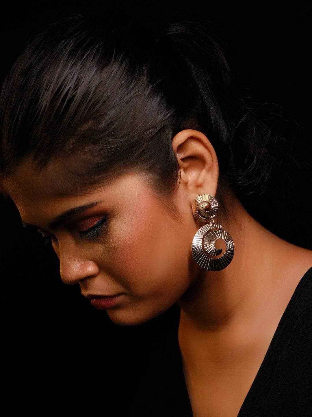 Ishhaara Spiral Striped Earrings