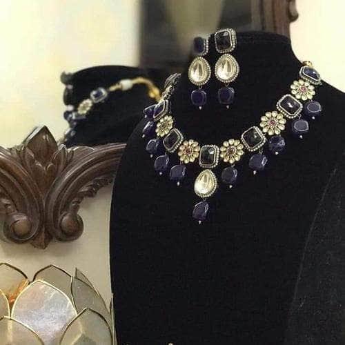 Ishhaara Square Flower Motif Blue Necklaces
