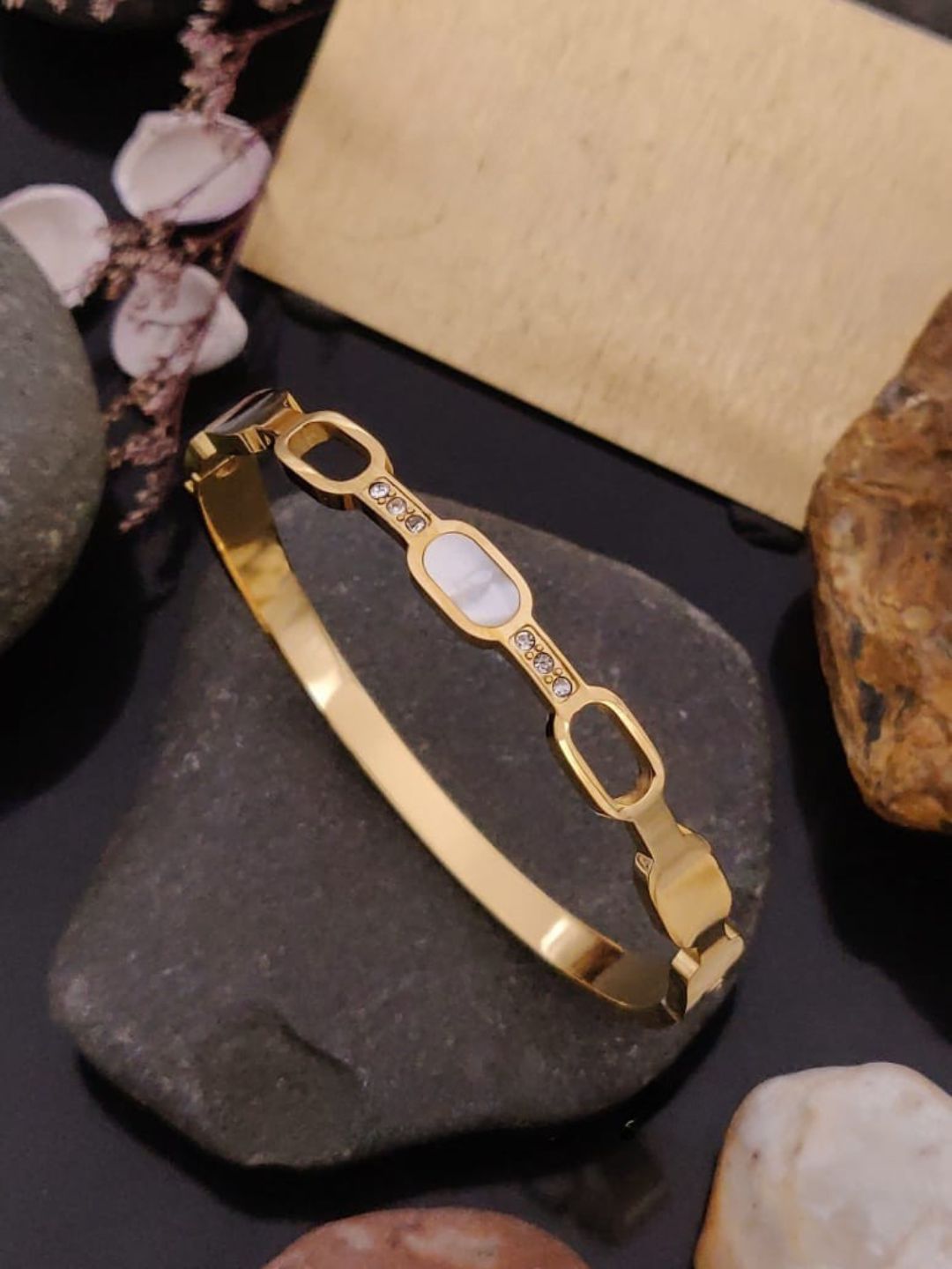 Ishhaara Stainless Steel Mother Of Pearl Bracelet