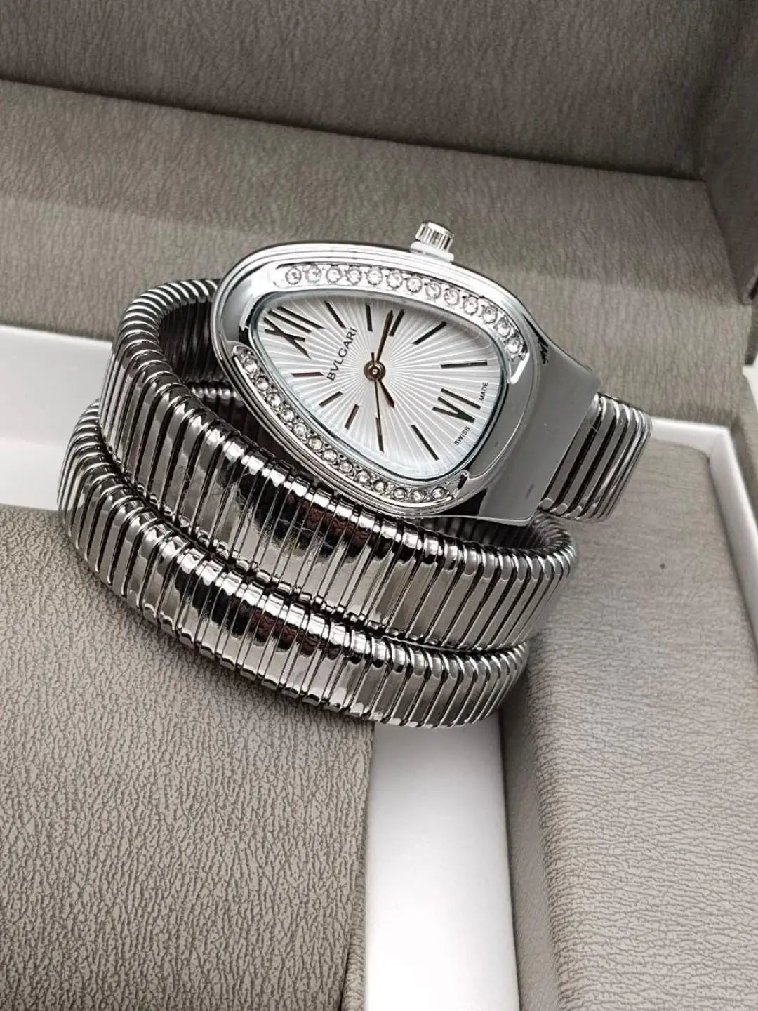 Ishhaara Stainless Steel Serpenti Tubogas Watch White