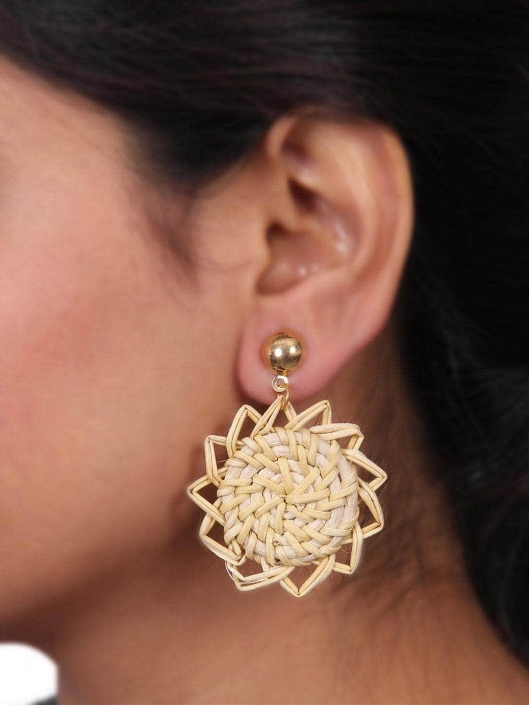 Ishhaara Star Bamboo Earrings Beige