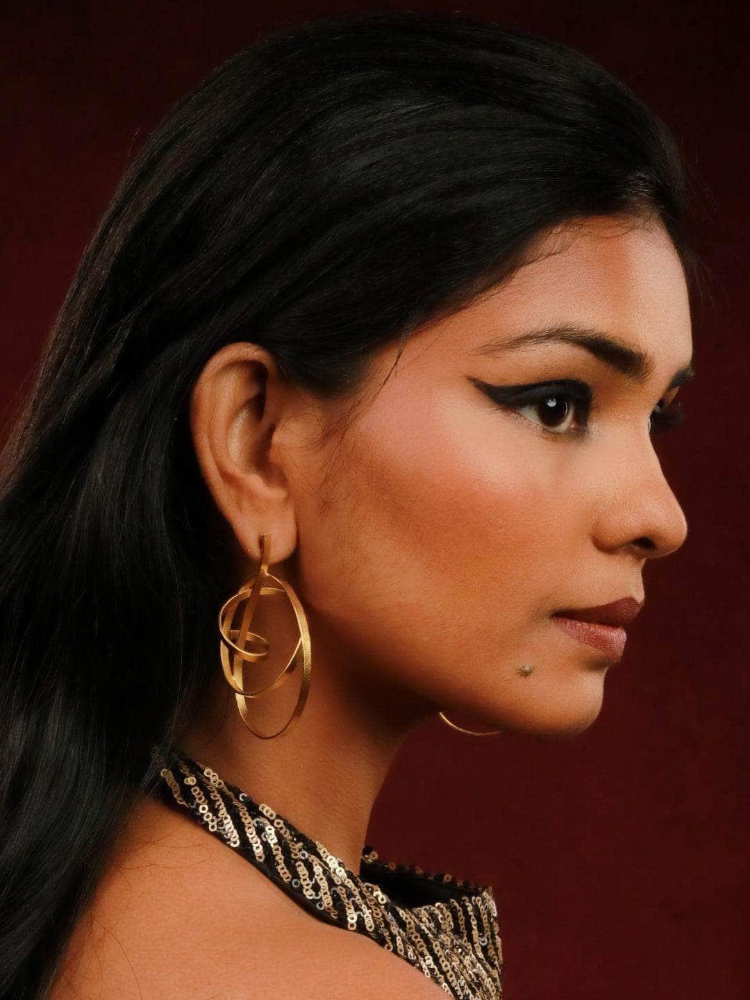 Ishhaara Swirl Earring