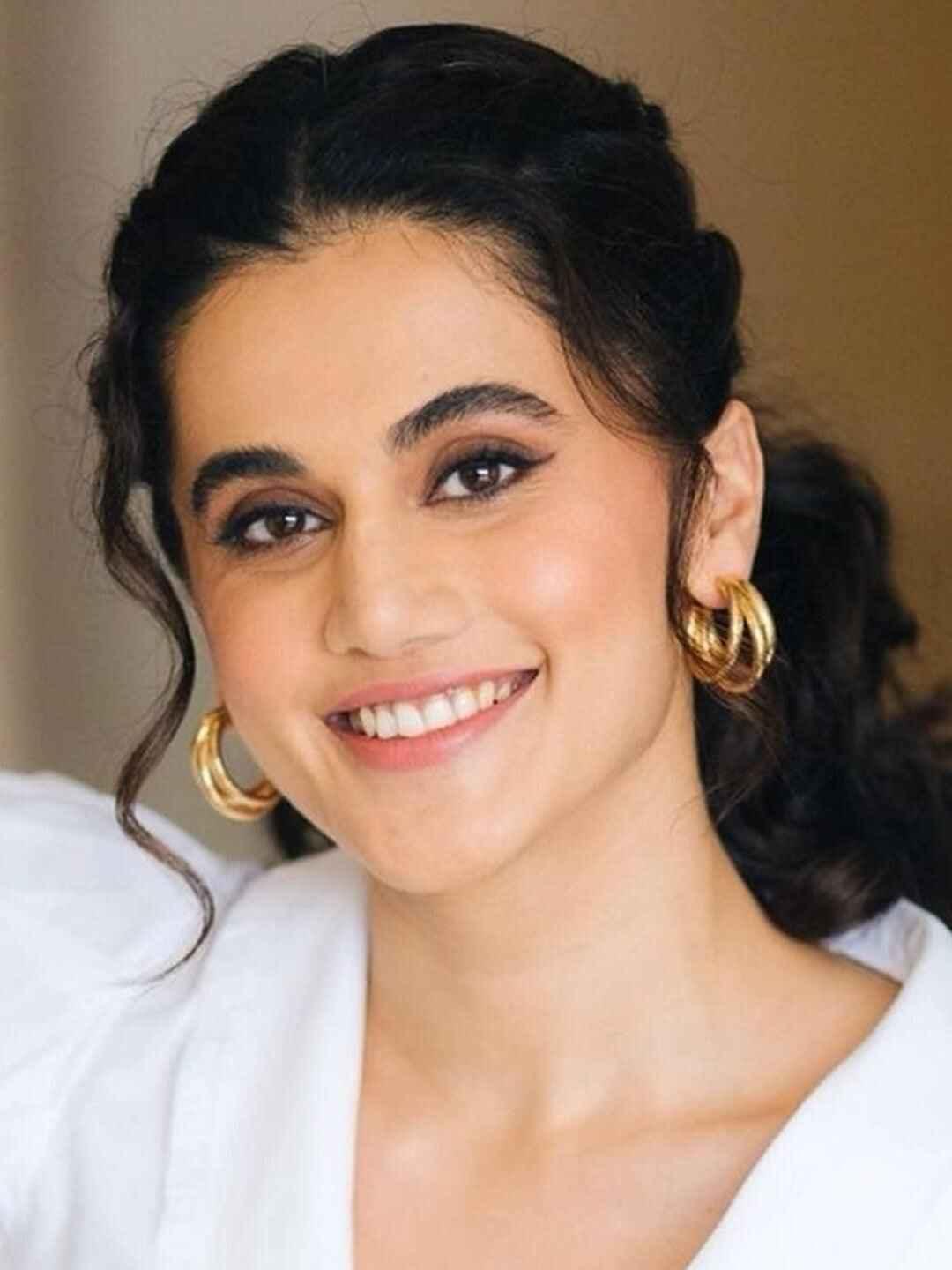 Ishhaara Taapsee Pannu Gold Triple Hoop Earrings