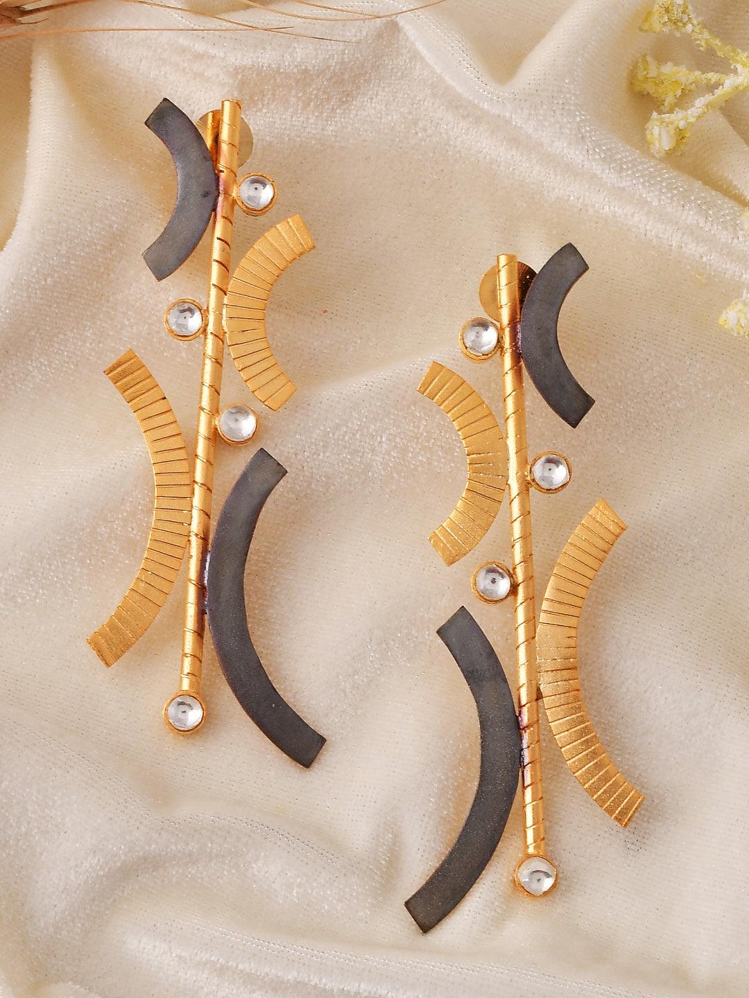 Ishhaara Textured Contemporary Line Earring