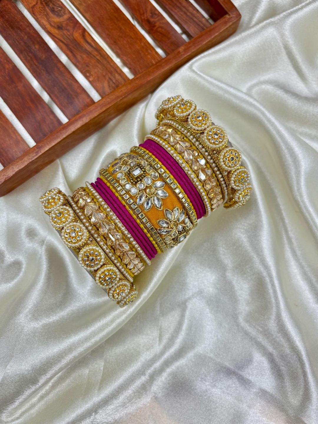 Ishhaara Traditional Leaf Shaped Kundan Studded Chooda