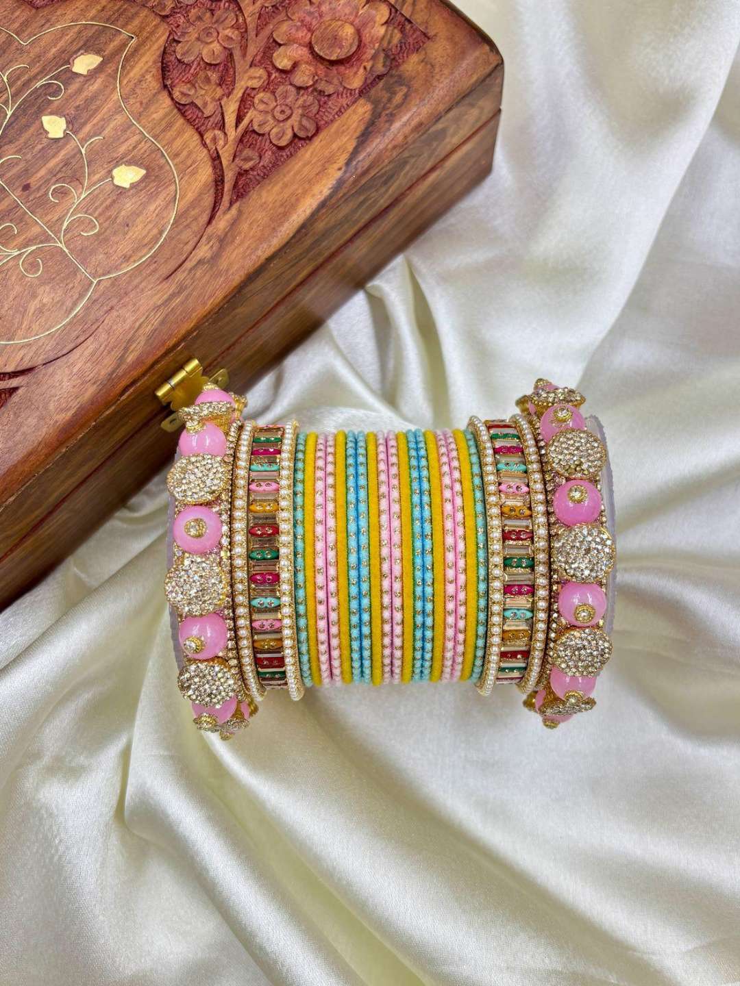 Ishhaara Traditional Patel Colored Bridal Chooda