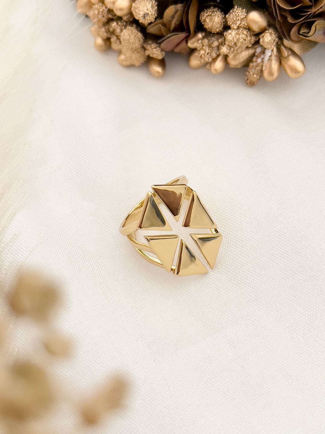 Ishhaara Triangle Cut Out Ring