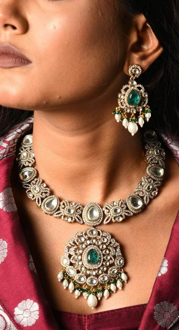 Ishhaara Victorian Necklace With Earrings