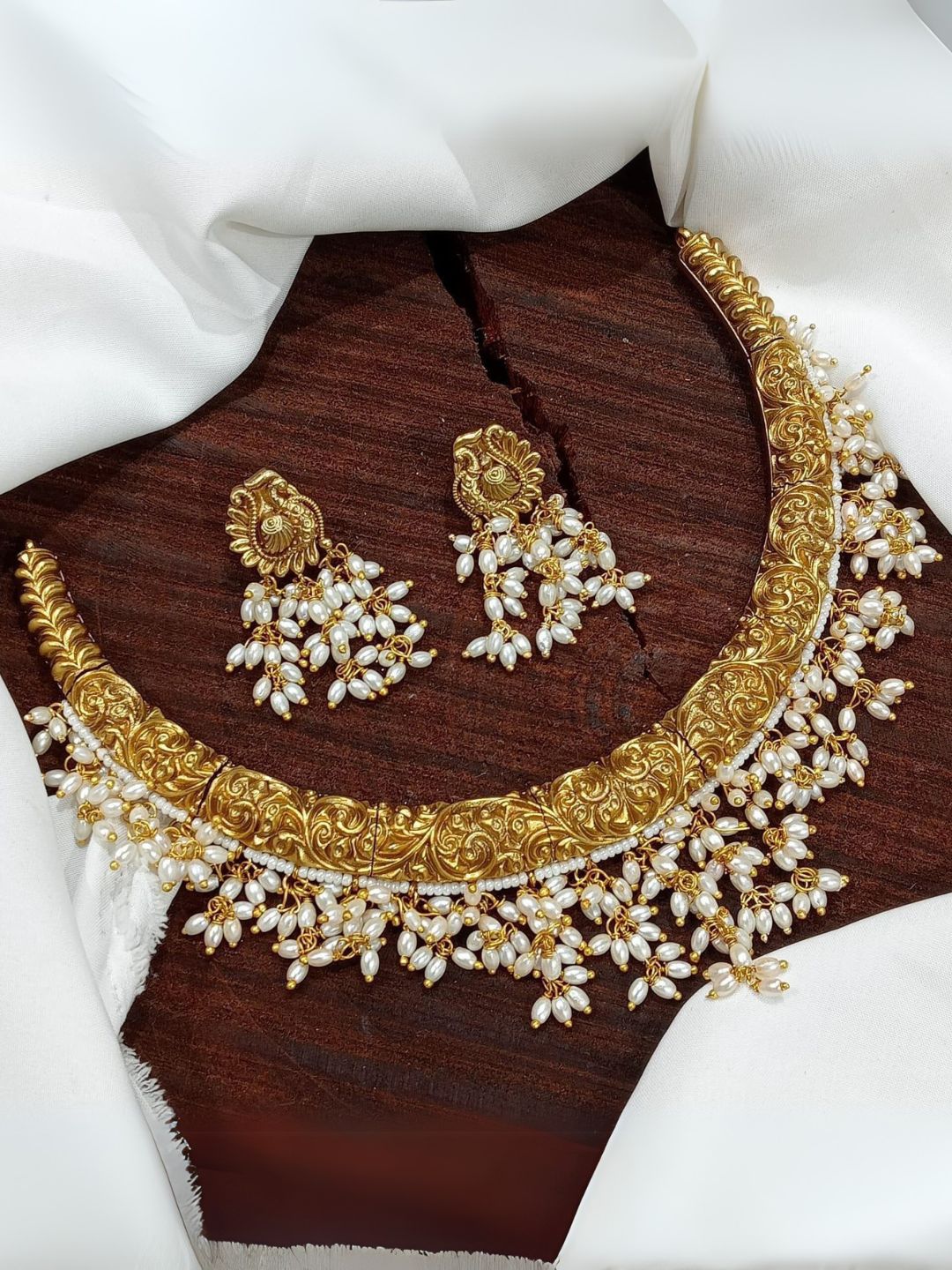 Ishhaara Vintage Look Guttapusalu Bridal Hasli Choker