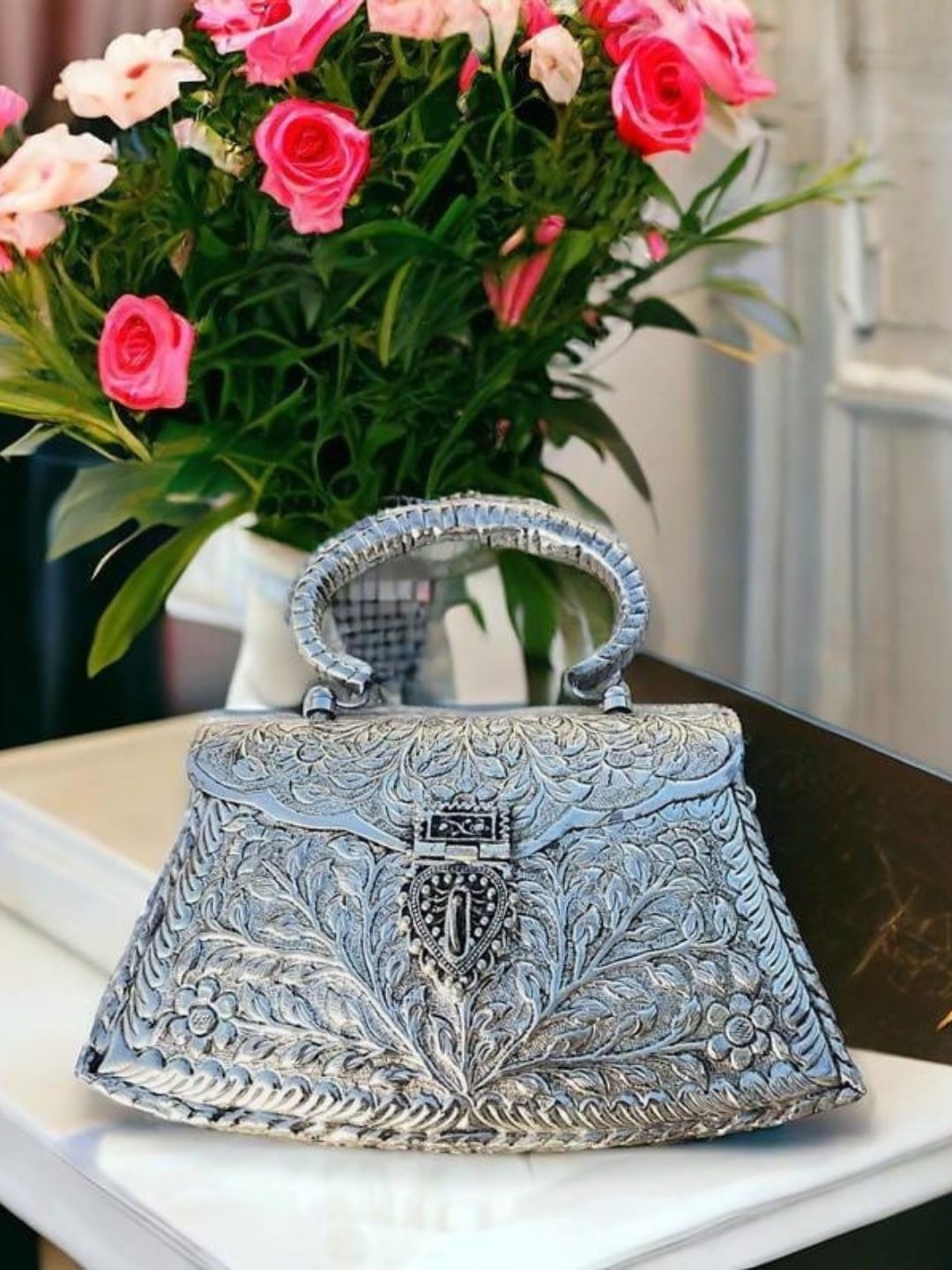 Ishhaara Vintage Metal Purse