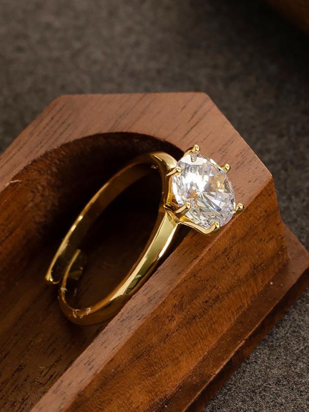 Ishhaara Vintage Moissanite Engagement Ring